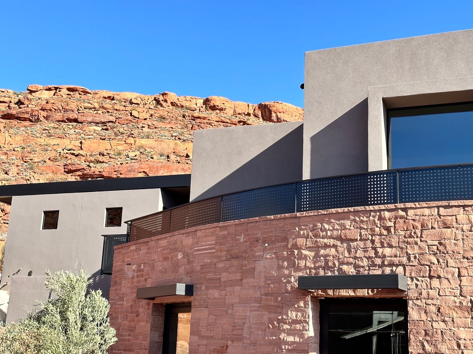 Custom radius steel railing following curved concrete at Entrada at Snow Canyon, on-site fabrication