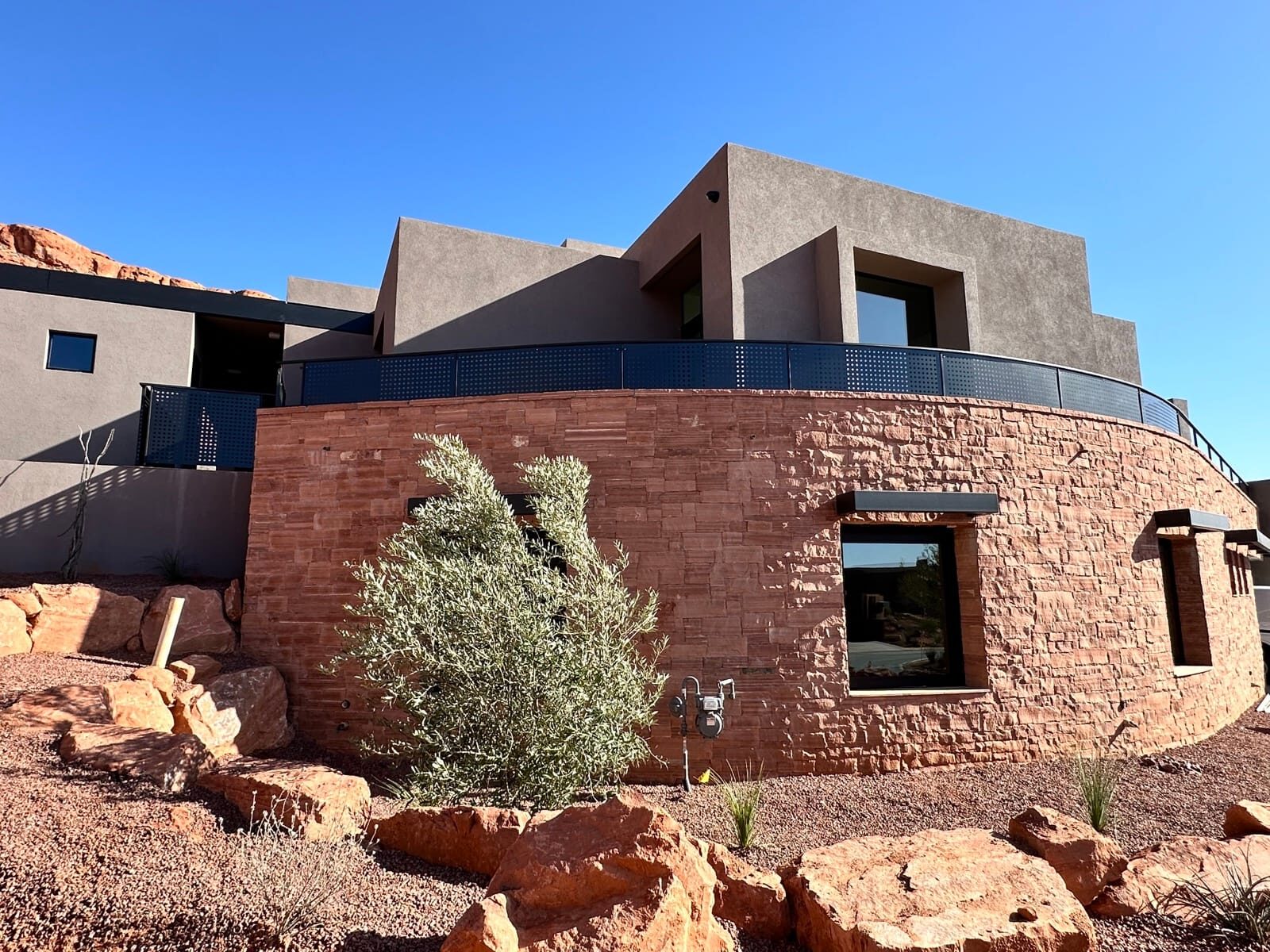 Custom radius steel railing following curved concrete at Entrada at Snow Canyon, finished installation