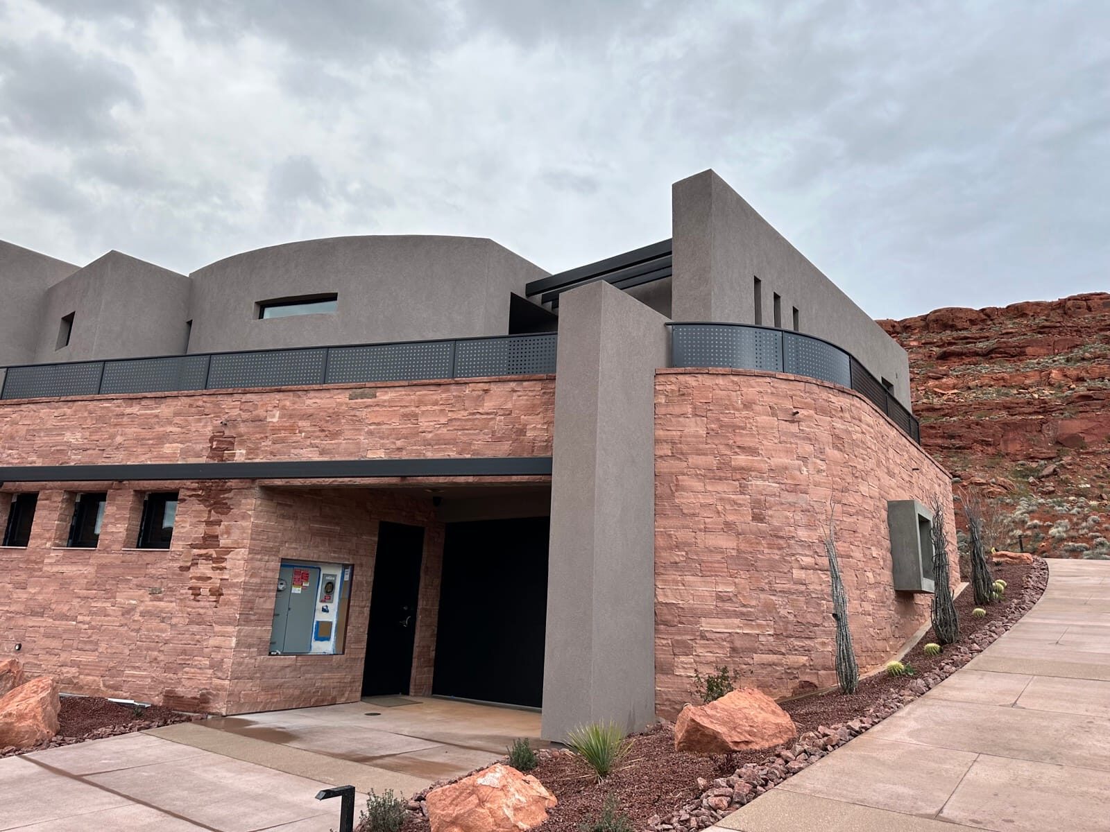 Custom radius steel railing following curved concrete at Entrada at Snow Canyon, close-up