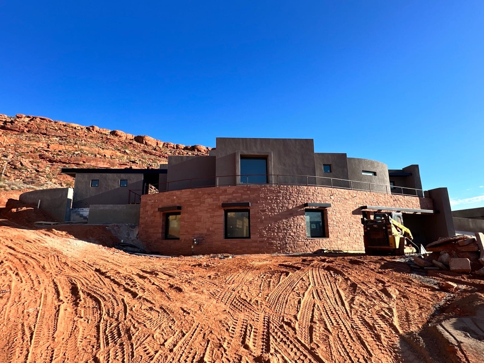Custom radius steel railing following curved concrete at Entrada at Snow Canyon, finished installation