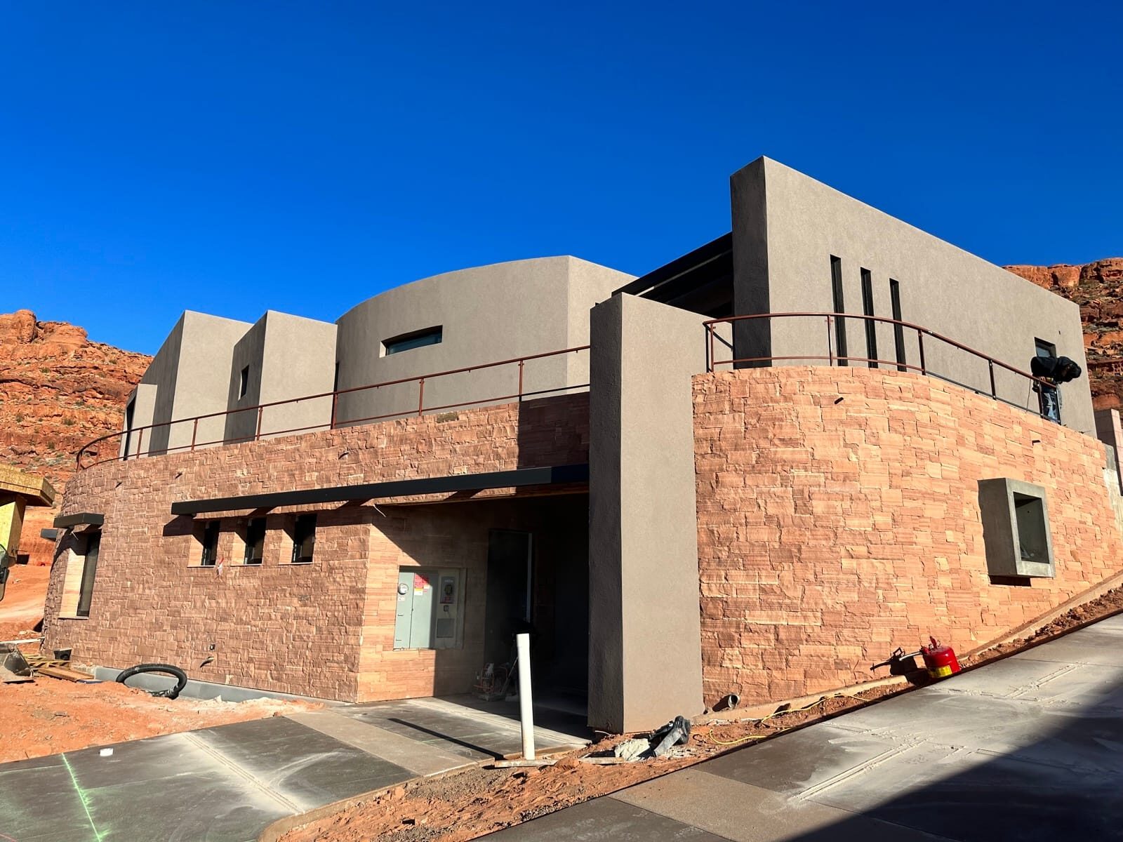 Custom radius steel railing following curved concrete at Entrada at Snow Canyon