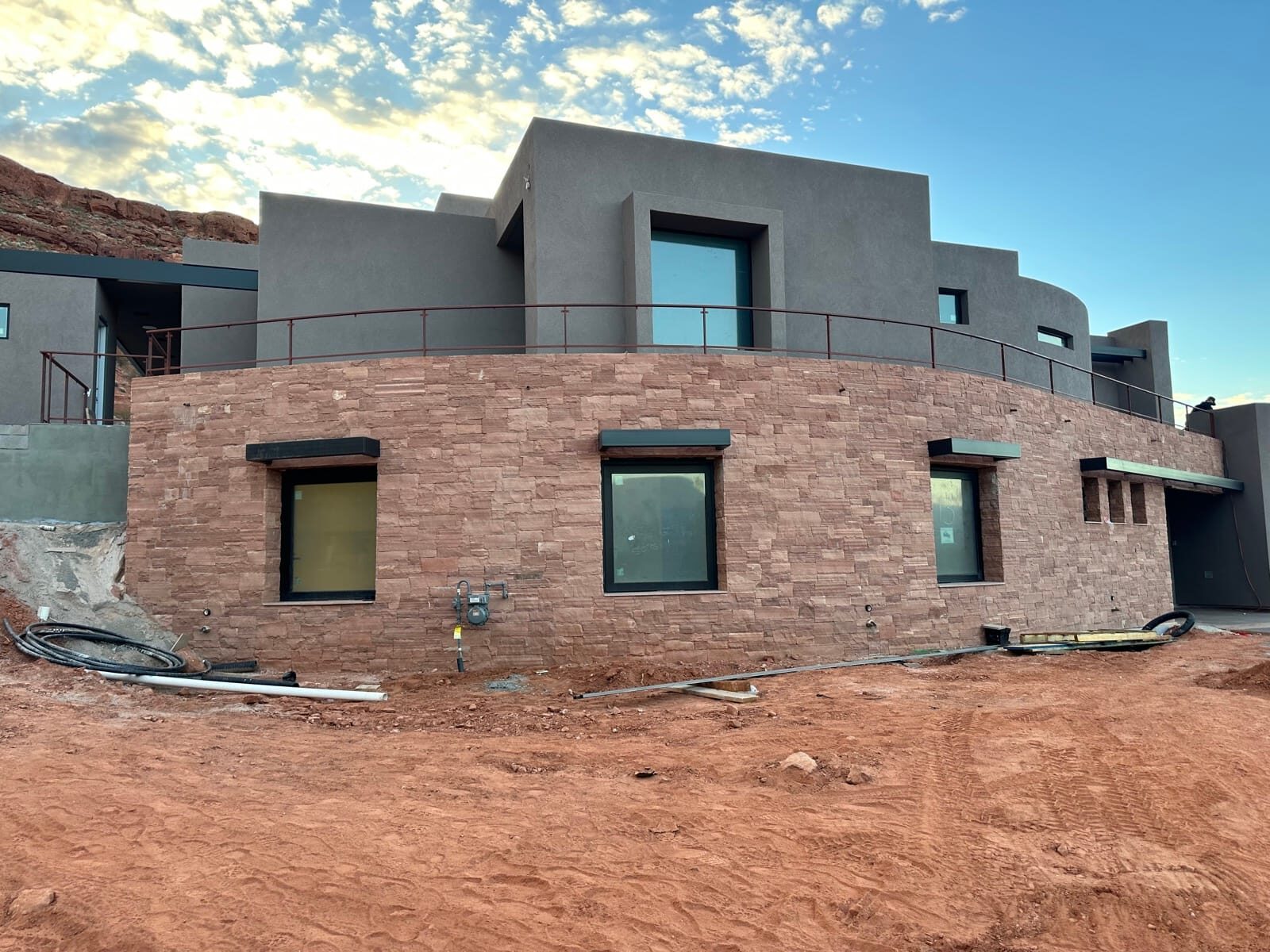 Custom radius steel railing following curved concrete at Entrada at Snow Canyon, detail